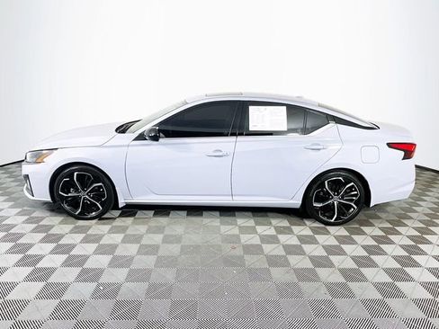 Used 2024 Nissan Altima 2.5 SR w/ SR Premium Package FWD image 5