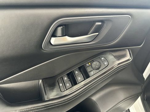 Certified 2024 Nissan Rogue SV FWD image 13
