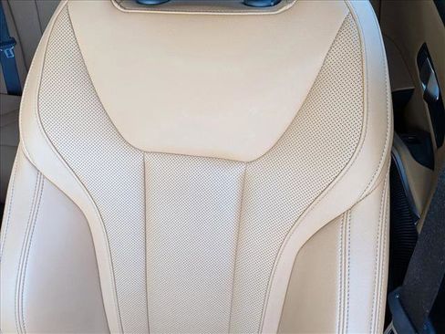 Used 2024 BMW 330i Sedan w/ Premium Package image 15