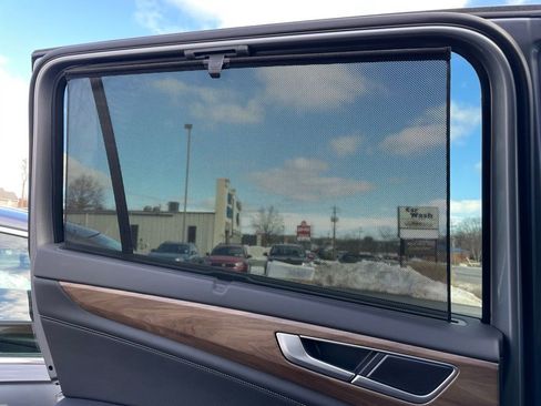 Certified 2025 Volkswagen Atlas SE w/ Black Wheel Package image 9