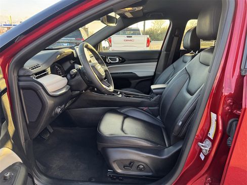 Used 2025 Jeep Compass Limited image 16