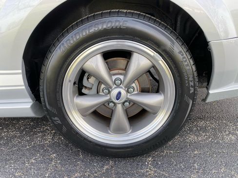 Used 2005 Ford Mustang GT RWD image 40