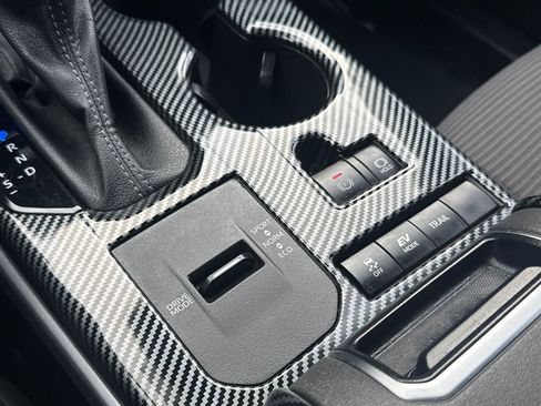 Used 2022 Toyota Highlander LE image 27