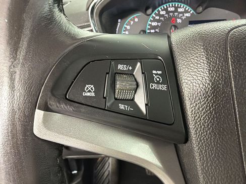 Used 2019 Chevrolet Trax LT w/ LT Convenience Package FWD image 16