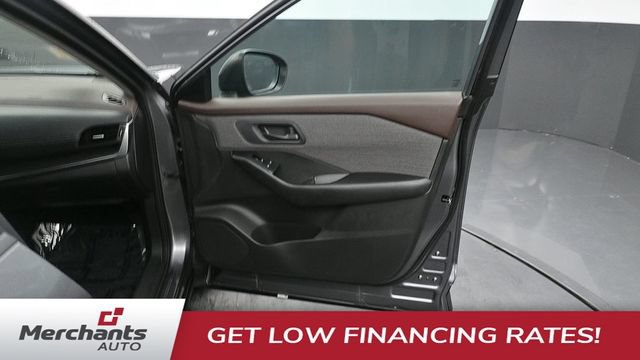 Used 2023 Nissan Rogue S AWD/4WD image 14