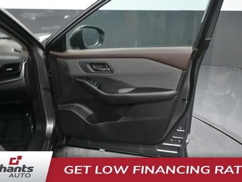 Used 2023 Nissan Rogue S AWD/4WD image 14