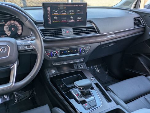 Used 2024 Audi Q5 e Premium Plus w/ Premium Plus Package image 9