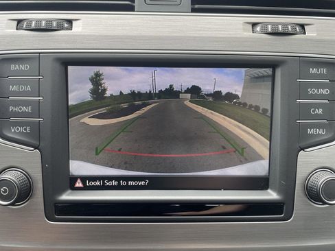 Used 2016 Volkswagen Golf S FWD image 19