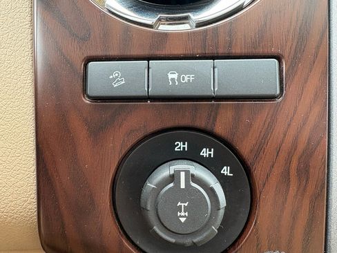 Used 2014 Ford F350 Lariat w/ Lariat Ultimate Package AWD/4WD image 32