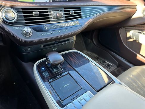 Used 2018 Lexus LS 500 AWD w/ Luxury Package image 16