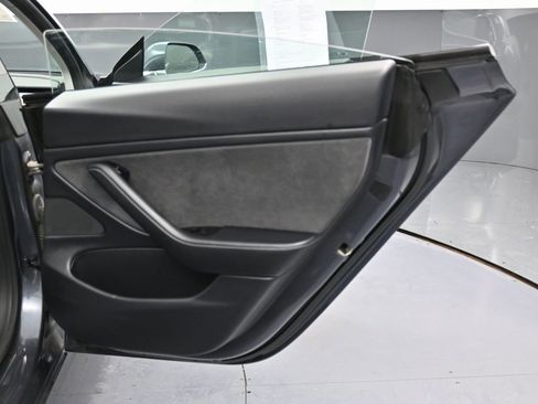 Used 2018 Tesla Model 3 Long Range image 39