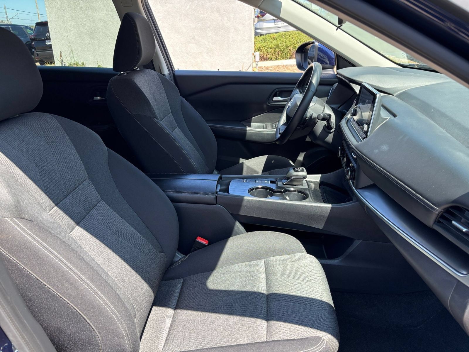 Used 2025 Nissan Rogue SV FWD image 37