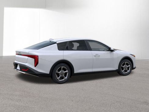 New 2026 Kia K4 LXS FWD image 6
