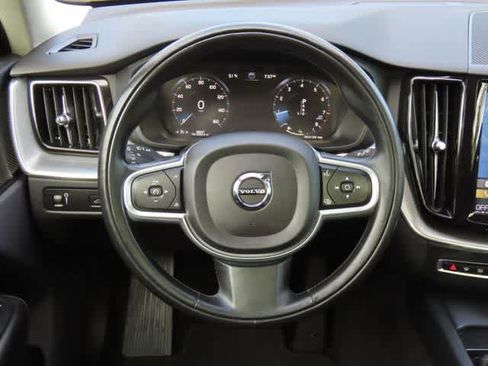 Used 2019 Volvo XC60 T5 Momentum w/ Multimedia Package AWD/4WD image 19