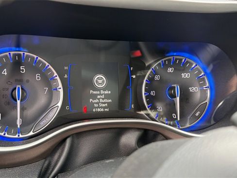 Used 2023 Chrysler Voyager LX image 16