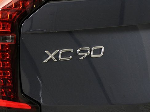 New 2026 Volvo XC90 B6 Plus w/ Protection Package Premier image 16