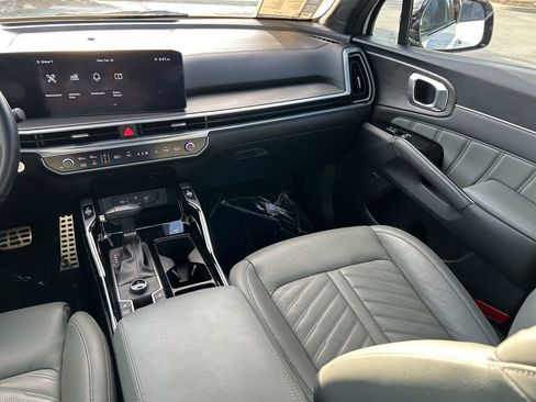 Used 2024 Kia Sorento SX Prestige w/ Sage Leather Package image 11