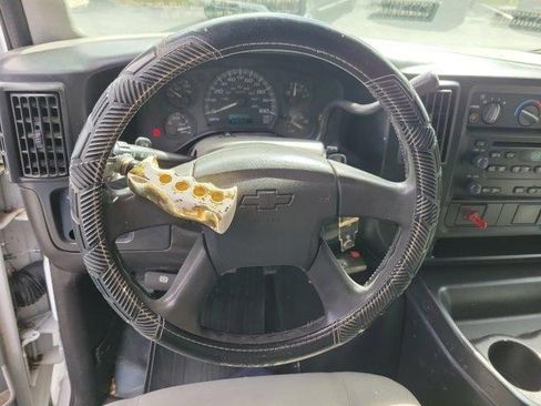 Used 2006 Chevrolet Express 2500 Extended w/ Power and Light Package RWD image 15
