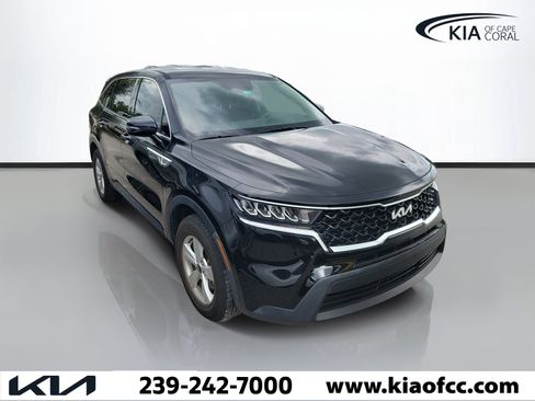 Used 2023 Kia Sorento LX FWD image 1