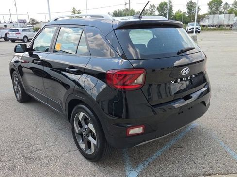 Used 2024 Hyundai Venue SEL FWD image 4