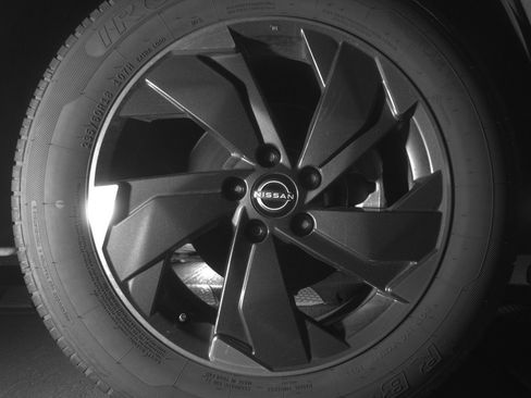 Used 2024 Nissan Rogue SV image 13