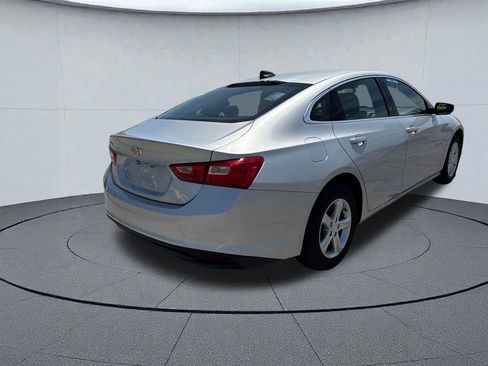 Used 2022 Chevrolet Malibu LS FWD image 2