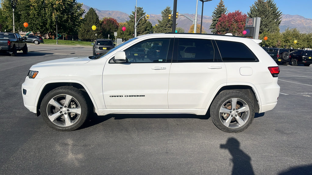 Used 2020 Jeep Grand Cherokee Altitude AWD/4WD image 6