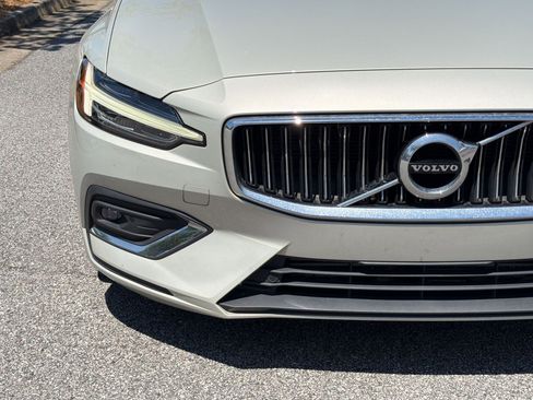 Used 2019 Volvo S60 T5 Inscription image 11