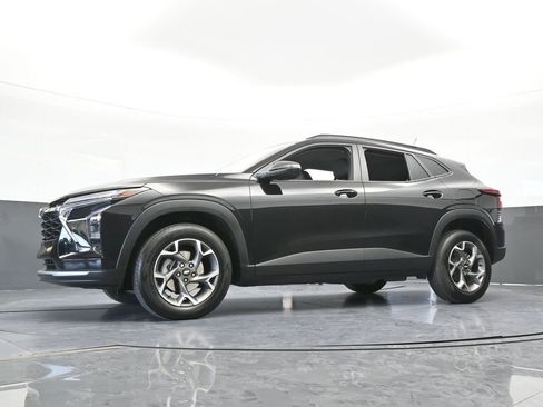 Used 2025 Chevrolet Trax LT w/ Driver Confidence Package image 51