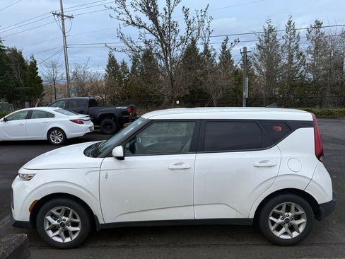 Used 2022 Kia Soul LX w/ Technology Package image 2