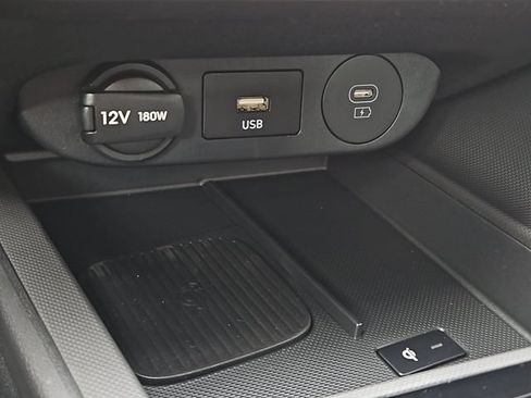 Used 2025 Hyundai Elantra SEL FWD image 17