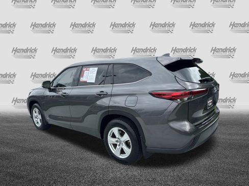 Used 2022 Toyota Highlander LE AWD/4WD image 8