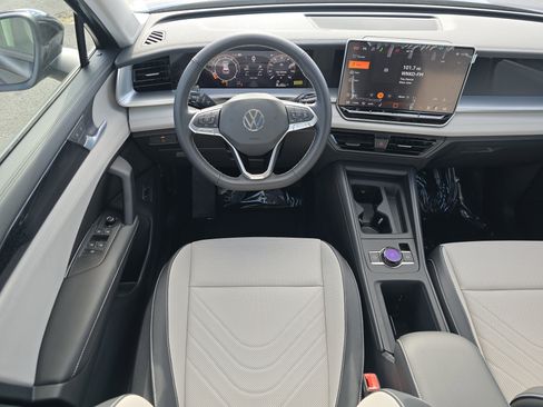 New 2026 Volkswagen Tiguan SE image 20