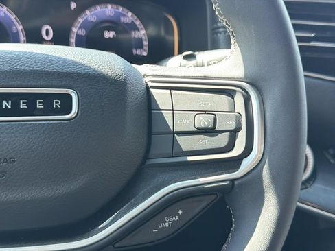 Used 2023 Jeep Wagoneer 4WD image 19
