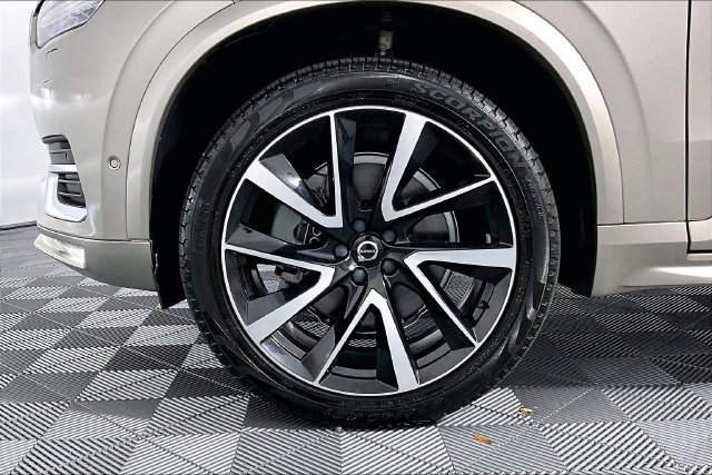 Used 2023 Volvo XC90 B6 Plus AWD/4WD image 9