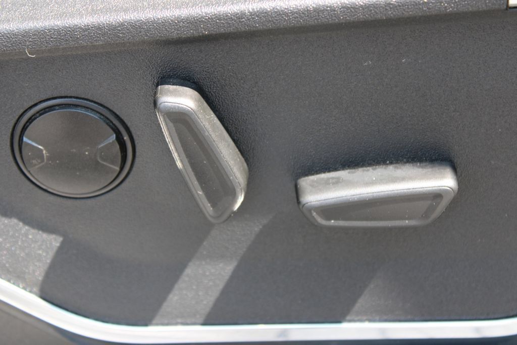 Used 2023 Ford F150 Lariat AWD/4WD image 33