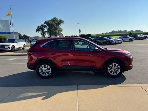 Used 2023 Ford Escape Active w/ Tech Pack #1 AWD/4WD image 8