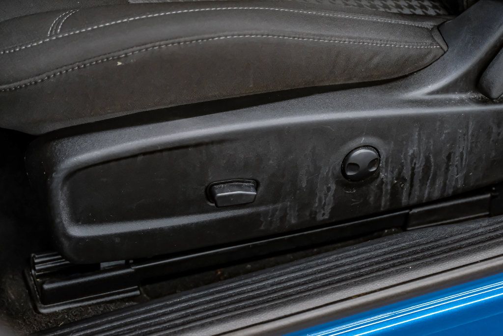 Used 2023 Dodge Challenger SXT w/ Blacktop Package RWD image 39