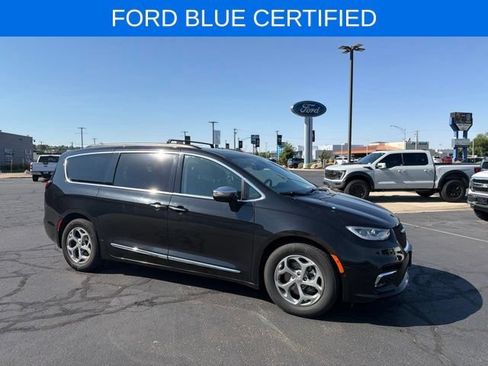 Used 2022 Chrysler Pacifica Limited FWD image 3