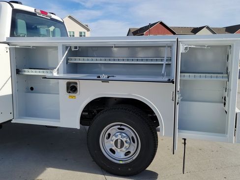 New 2026 Ford F250 XL w/ XL Chrome Package image 11