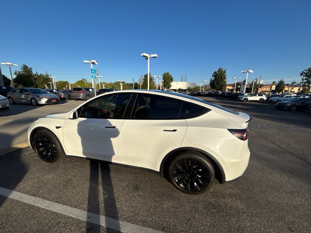 Used 2022 Tesla Model Y Long Range AWD/4WD image 1