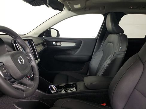 Certified 2026 Volvo XC40 B5 Plus AWD/4WD image 24