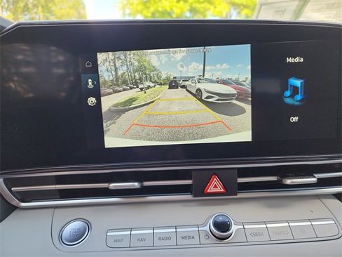 New 2025 Hyundai Elantra Limited image 21