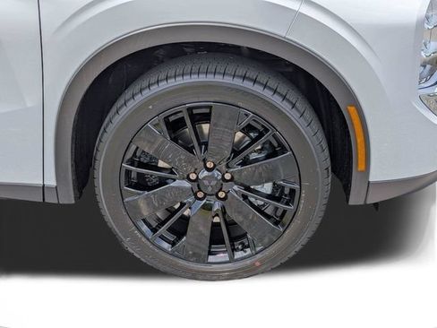 New 2026 Mitsubishi Outlander LE FWD image 10