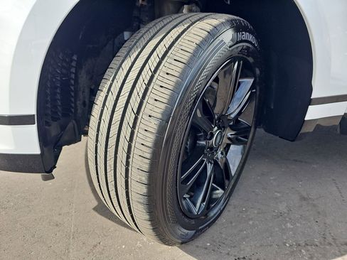 Used 2023 Land Rover Range Rover Velar R-Dynamic S image 36