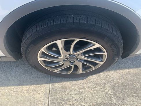 Used 2021 Lincoln Corsair FWD image 3