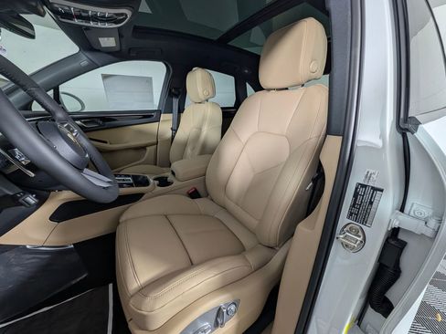 New 2026 Porsche Macan image 5