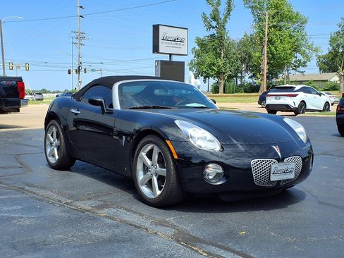 Used 2009 Pontiac Solstice Convertible w/ Preferred Package RWD image 1