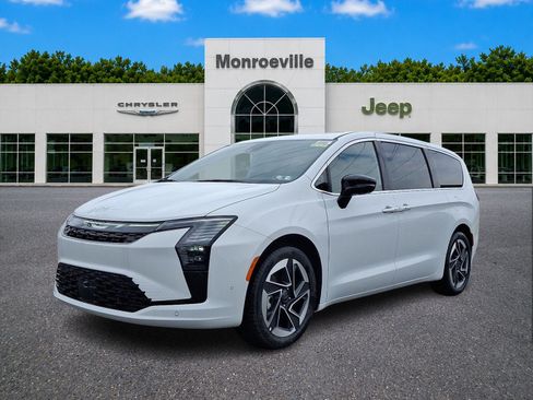 New 2027 Chrysler Pacifica Limited FWD image 1