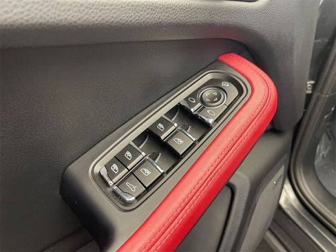 Certified 2025 Porsche Macan image 21